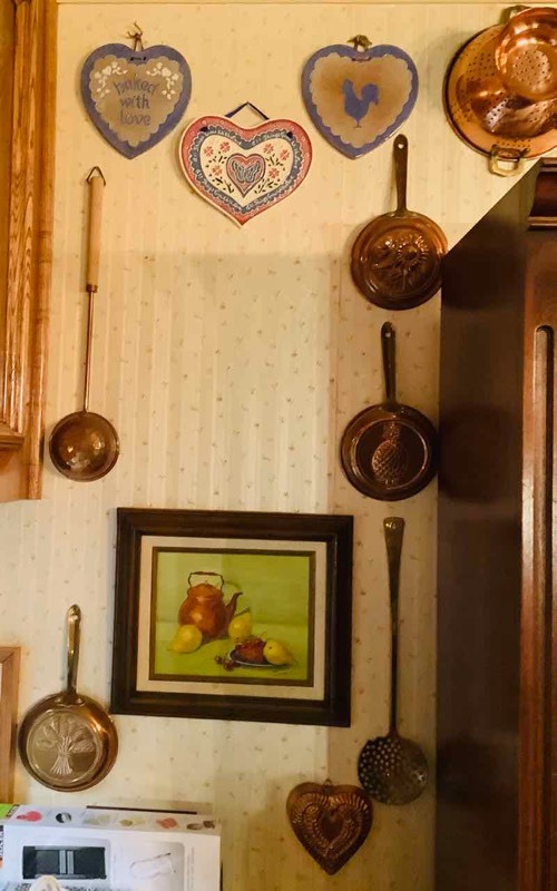 lot 334 image: CopperBrass Pans, Painting, Ceramic Plaques (DR)