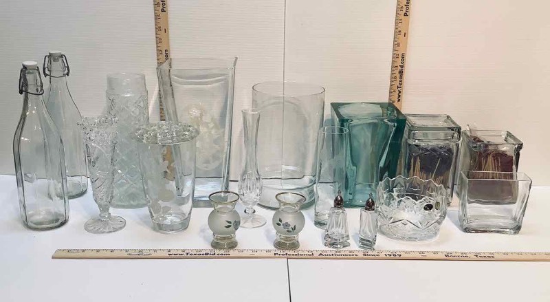 lot 341 image: GlassCrystal Vases, Bowls and Bottles (DR)