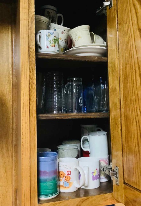 lot 350 image: Coffee Mugs, Drinking Glasses (K)