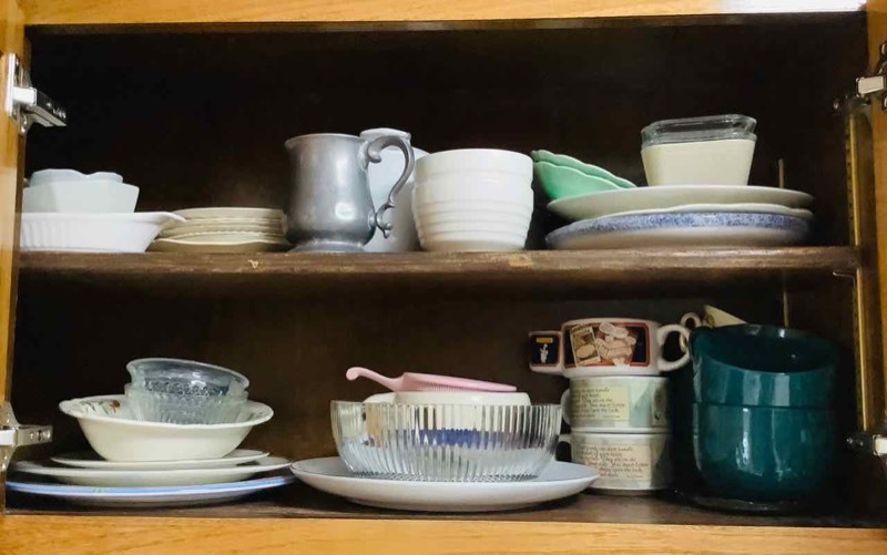 lot 351 image: Soup Bowls, Plates, Mugs, Etc. (K)