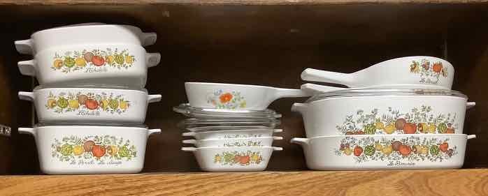lot 352 image: Corning Ware Set (K)