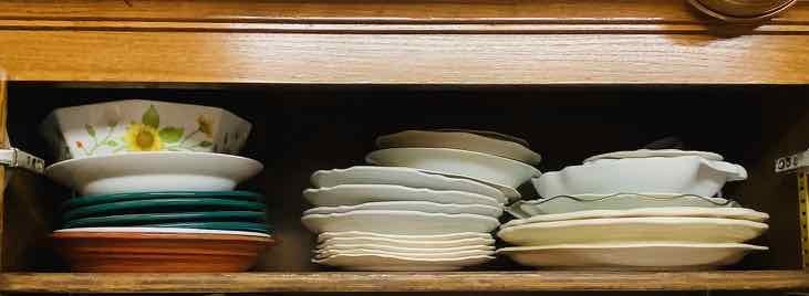 lot 353 image: Assorted Plates & Bowls (K)