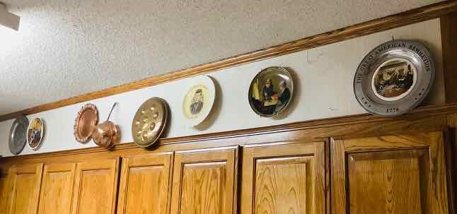 lot 356 image: Decorative Plate Assortment, Copper Pans (K)