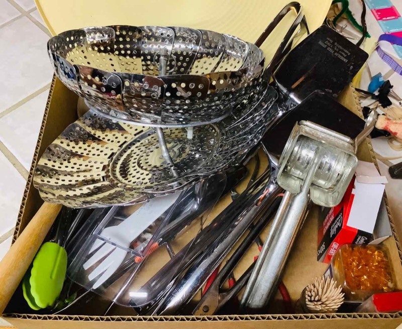 lot 357 image: Kitchen Utensils, Steamer Baskets (K)