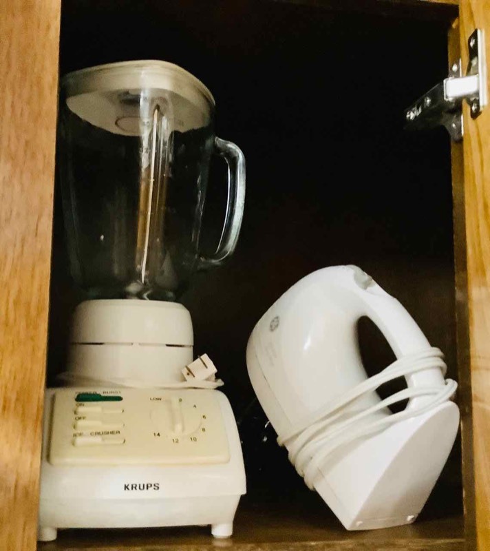 lot 365 image: Krups Blender and GE Mixer (K)