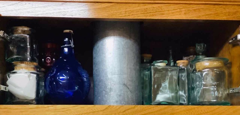 lot 368 image: Bottles, Jars, Canisters (K)