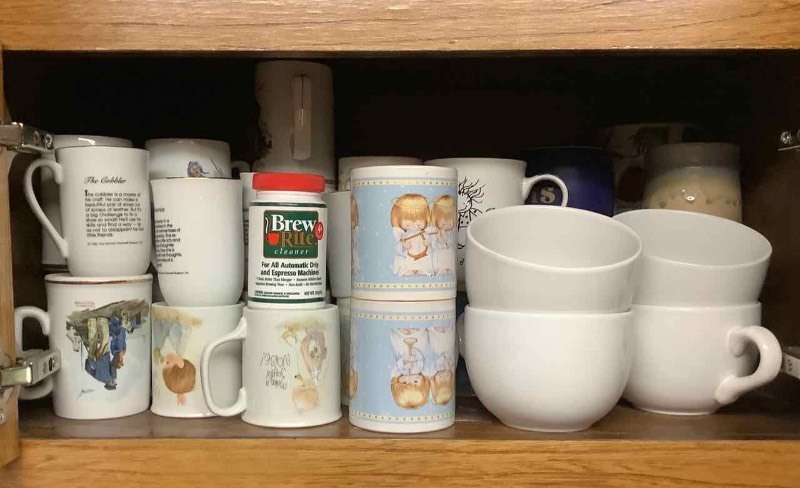 lot 369 image: Coffee Cups and Soup Bowls (K)