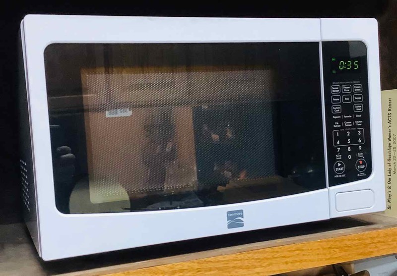 lot 371 image: Kenmore Microwave Oven (K)