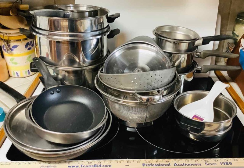 lot 373 image: Asst. Pots and Pans (K)
