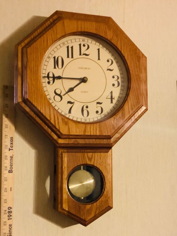lot 374 image: Verichron Pendulum Battery Operated Wall Clock (ST)