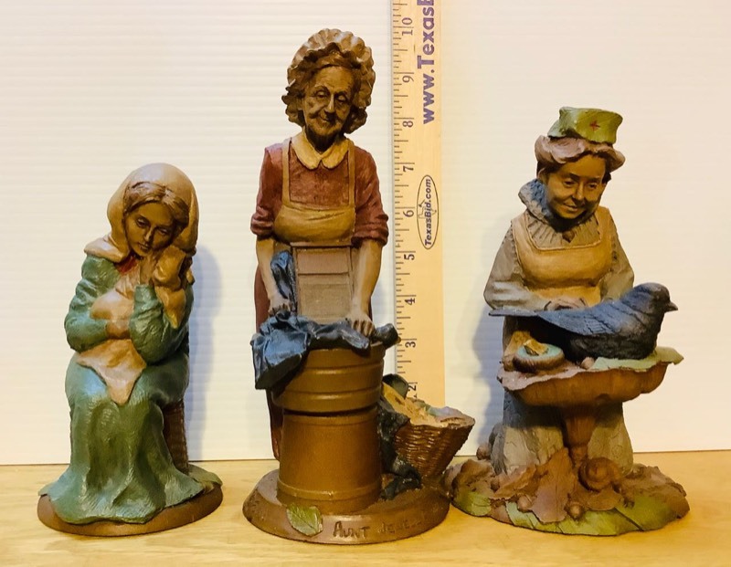 lot 380 image: Tom Clark Figurines Florence, Mary, Aunt Jewell 1988 (ST)