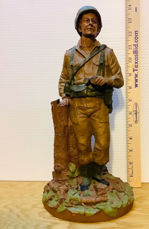 lot 382 image: Tom Clark Figurine G.I., Signed (ST)