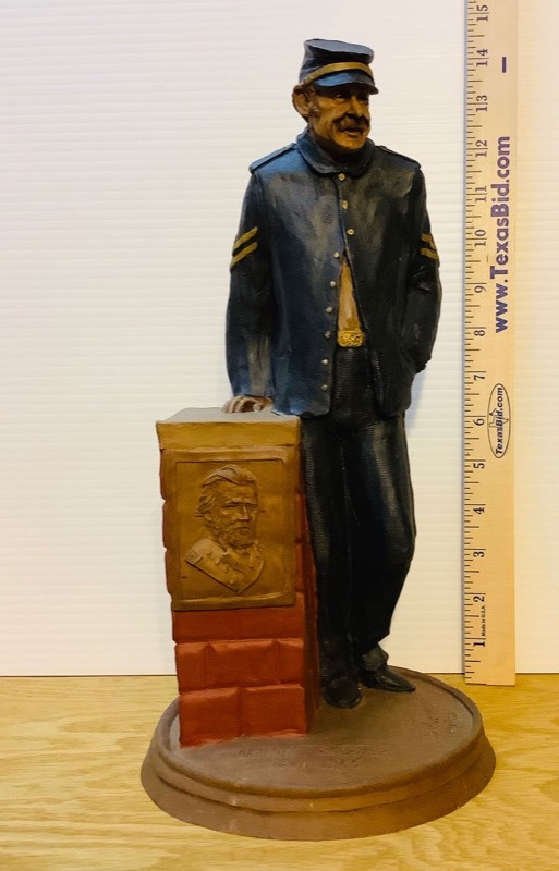 lot 384 image: Tom Clark Figurine Union Soldier 1861-1865, Signed 1987 (ST)