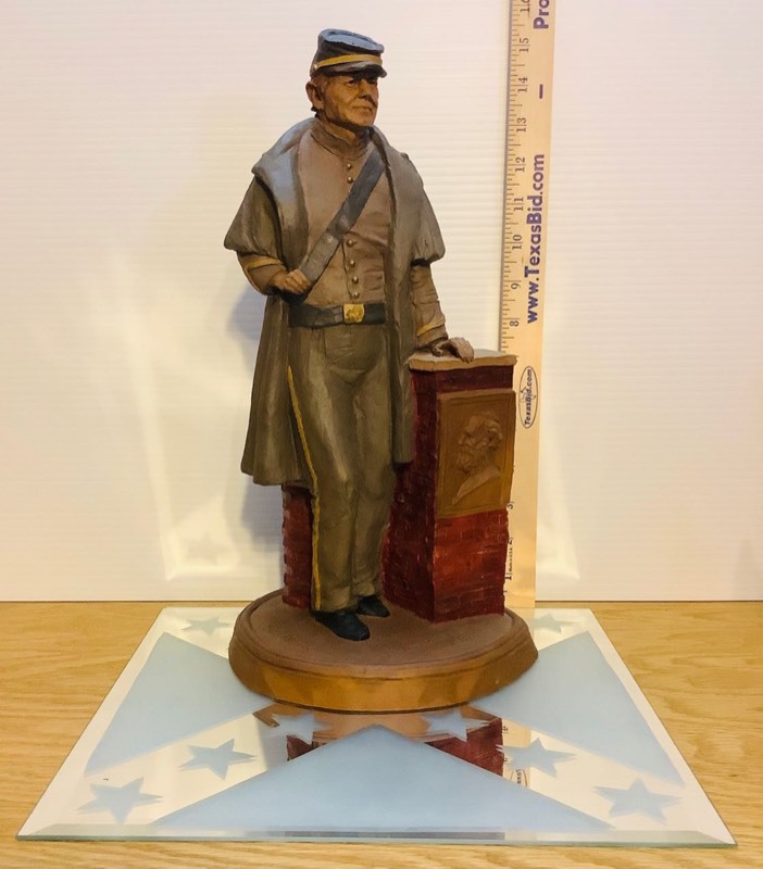 lot 385 image: Tom Clark Figurine Confederate Soldier and Confederate Flag Mirror (ST)