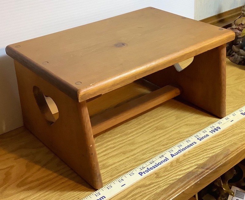 lot 388 image: Wood Step Stool with Heart Cutouts (ST)
