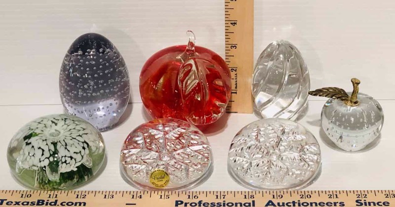 lot 393 image: 7 Art Glass Paperweights (LR)