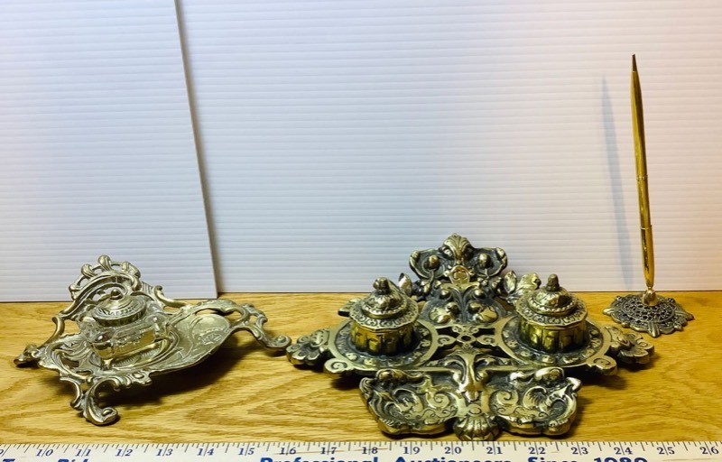 lot 401 image: Brass Desk-Top Sets (ST)