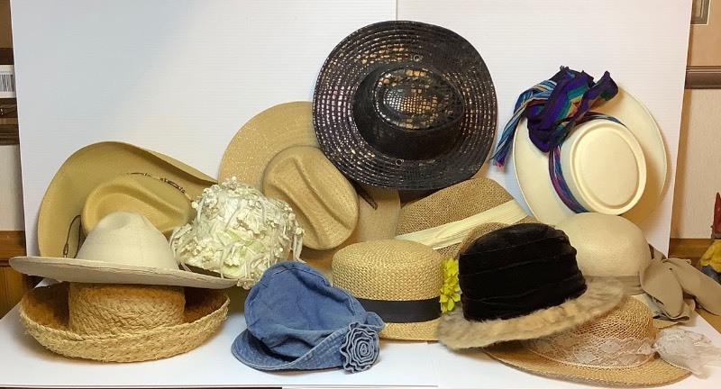 lot 412 image: Ladies Hats (ST)