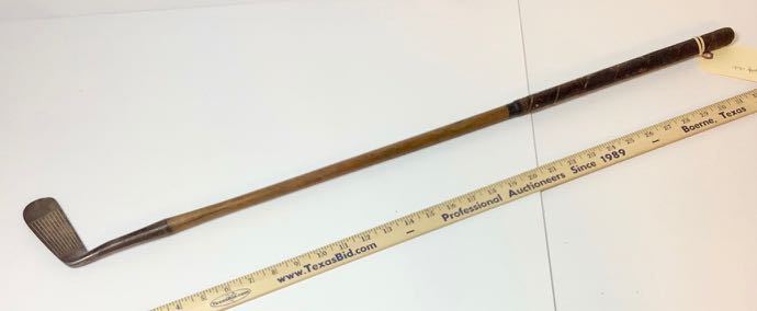 lot 423 image: Antique Wright & Ditson Bee-Line Wood Shaft Golf Club (ST)