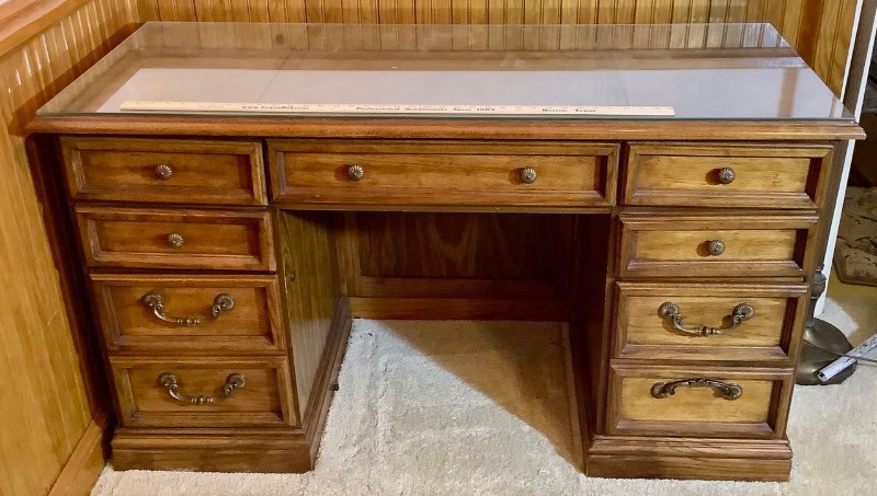lot 440 image: Office Desk with Glass Top (ST)