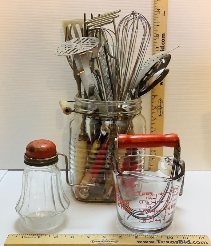 lot 456 image: Vintage Kitchenalia Red Handled Utensils & Others, Jar, Grinder, Measuring Cup (ST)