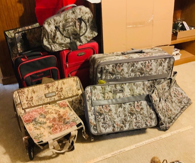 lot 464 image: Suitcases (ST)