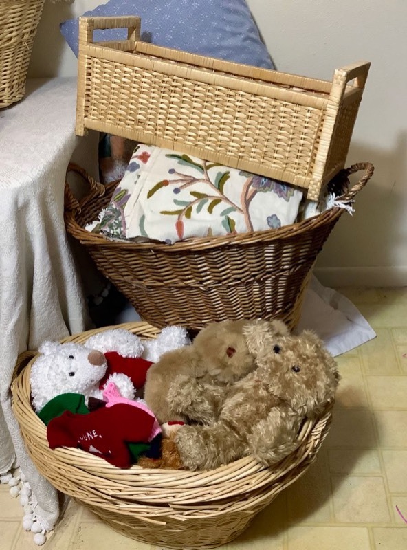 lot 483 image: Baskets with Linens and Plush Toys (LA)