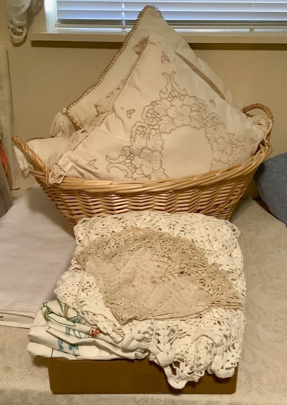 lot 484 image: Embroidered Doilies, Linens and Pillows (LA)