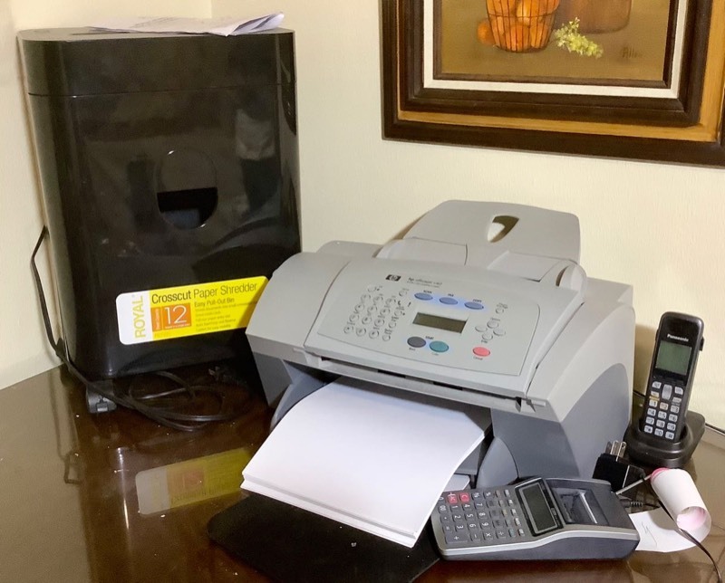 lot 492 image: HP Office Jet Printer, Calculator, Paper Shredder, Phone and Torchiere Lamp (LA)