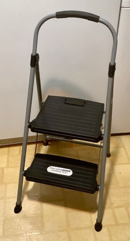 lot 499 image: Cosco Folding Step Stool (LA)