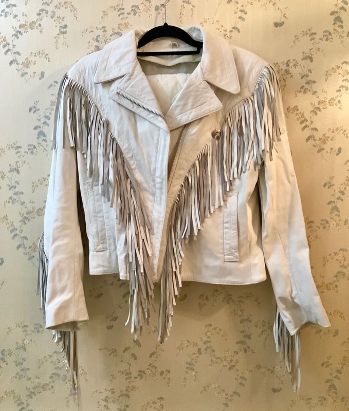 lot 521 image: Bermans White Leather Fringed Jacket (CR)