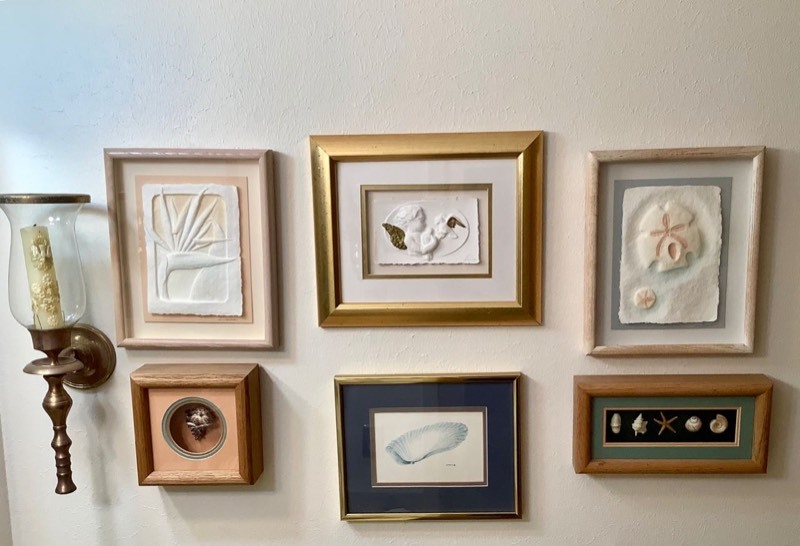 lot 527 image: Seaside Home Decor  Framed Images, Shells, Etc. (BA)