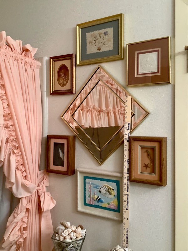 lot 528 image: Seaside Home Decor Framed Images, Shells, Mirror (BA)