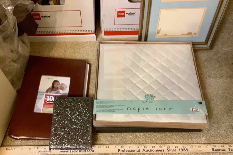 lot 534 image: Frames and Photo Albums (B1)