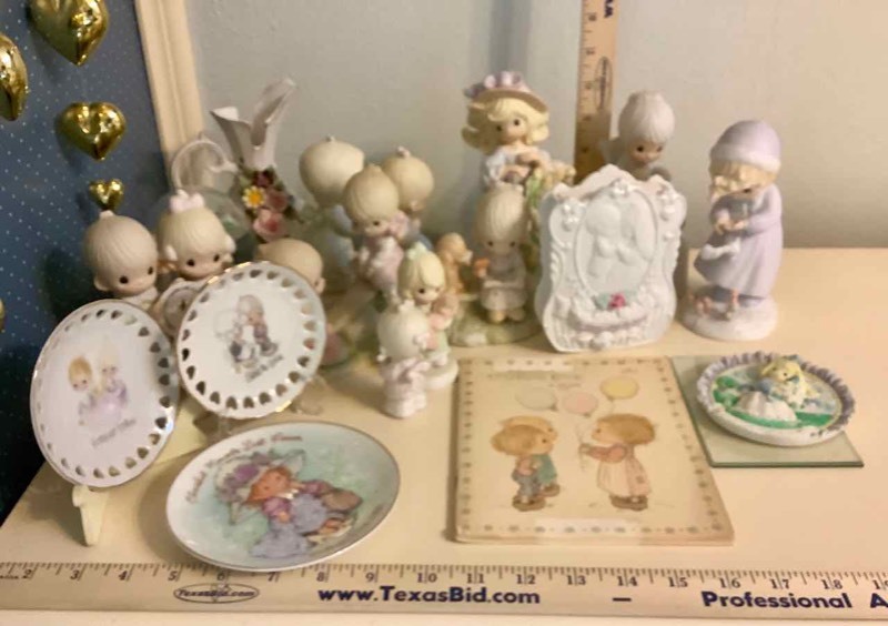 lot 538 image: Figurines, Books (Precious Moments, Cherished Moments)(B1)
