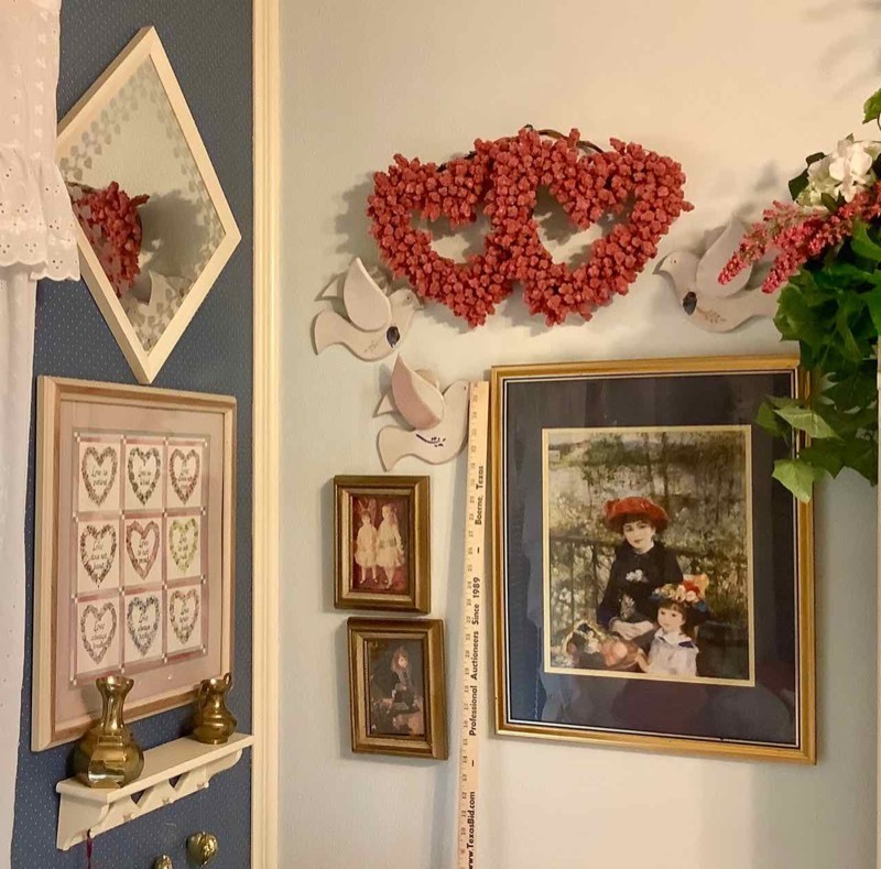 lot 539 image: Wall ArtAsst. Decor Greenery, Heart Baskets, Prints, Shelf, Etc.  (B1)