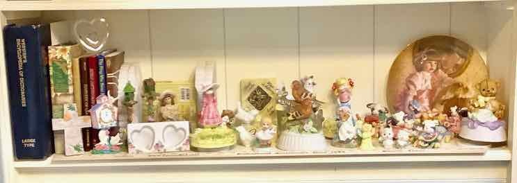 lot 542 image: Asst. Home Decor on Shelf Books, Musical Figurines, Figurines(B1)