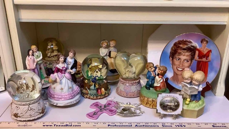 lot 544 image: Home Decor Assortment on Shelf Musical Globes, Figurines, Princess Diana Plate. (B1)