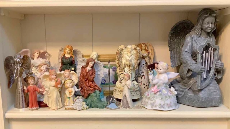 lot 545 image: Home Decor Assortment on Shelf (Angels)(B1)