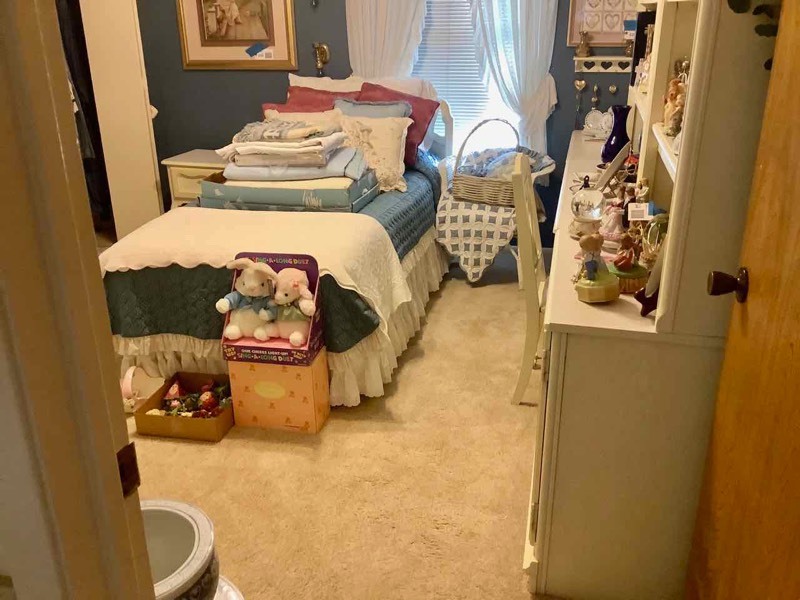 lot 547 image: Bedroom Set Twin Bed with Headboard, Mirrored Dresser, Full Length Mirror, Night Stand, Vanity, Bookshelf, Cabinet with Top Shelf and Wicker Chair (B1)