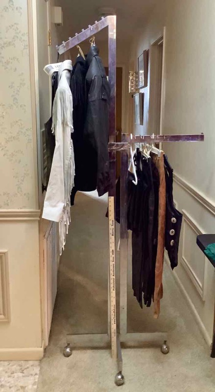 lot 550 image: Chrome Metal Rolling Clothes Rack (H)