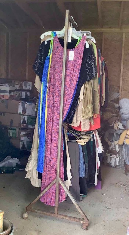 lot 562 image: Rolling Metal 2-Tier Clothes Rack (clothes not included, see lot 551) (SH)