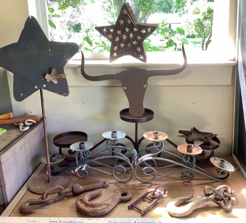 lot 566 image: Metal Candleholders and Decor (G)