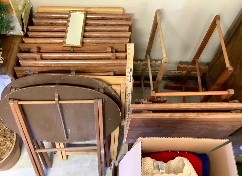 lot 569 image: Assorted TV Trays and 3 Racks (G)