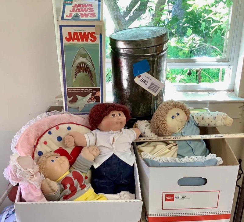 lot 583 image: Toy and Doll Assortment (G)