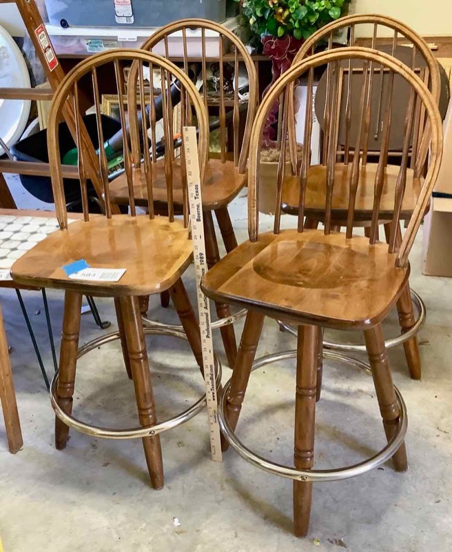 lot 584 image: 4 Modern Swivel Bar Stools (G)