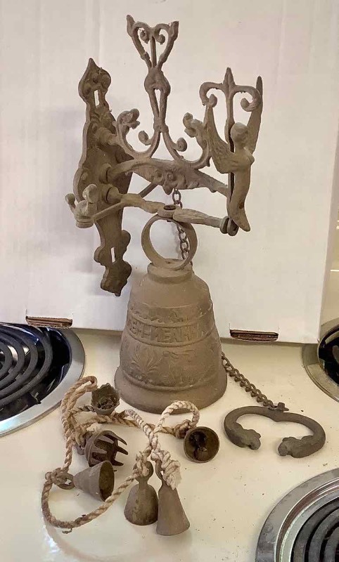 lot 587 image: Brass Bells (G)