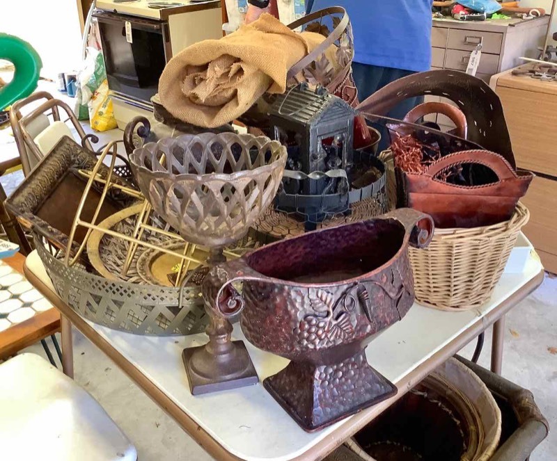 lot 589 image: (1) Round Accent Table, Baskets, Metal Lantern, Home Decor Items (G)