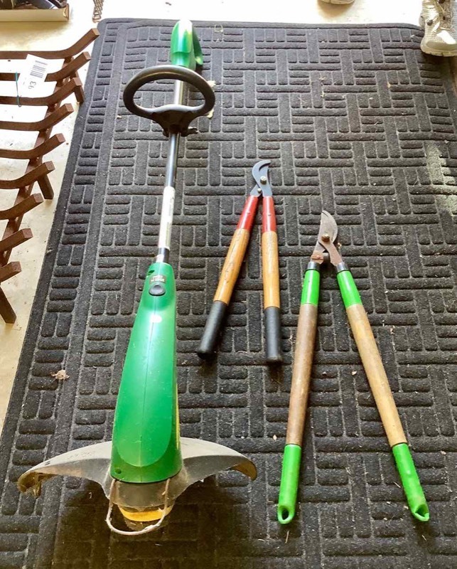 lot 597 image: Electric String Trimmer and 2 Loppers (G)