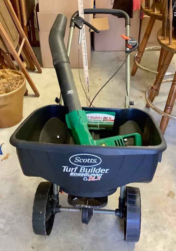 lot 599 image: Broadcast Lawn Spreader and Electric Blower (G)